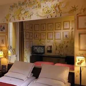 Otel Phi
